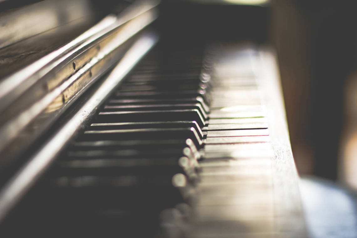 How to clean piano keys